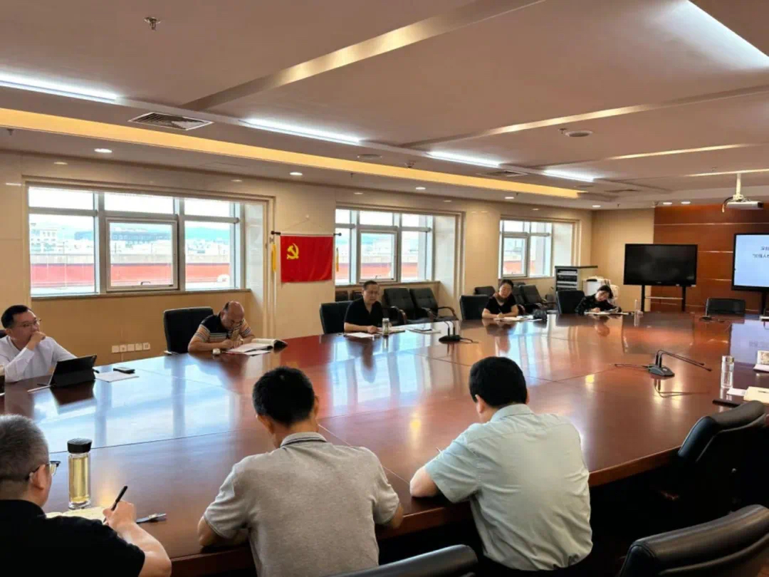 法研所黨支部書記陳志遠同志講授“應用法學研究如何貫徹落實黨的...